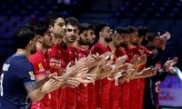 بوسه خاص پیاتزا بر دست ستاره جوان تیم ملی