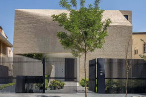 طراحی متمایز این ویلا در شهرک غرب جلب توجه کرد