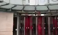 پاشیدن رنگ قرمز به ساختمان بی‌بی‌سی!