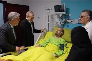 عیادت پزشکیان از موسوی‌گرمارودی در بیمارستان