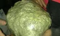 تصویر نارنجک دستی ۵ کیلویی در دست یک نوجوان!