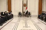 لحظه تاریخی از یک مقام ایرانی در کاخ صدام!