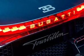 قدرتمندترین خودروی جهان در برف گیر کرد!