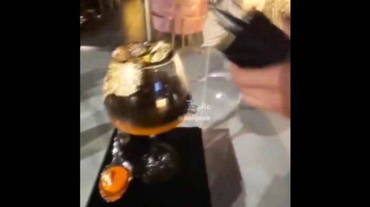 سرو نوشیدنی با ورق طلا در رستوران‌ لاکچری تهران