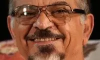 قاب دو نفره مهدی فخیم زاده در کنار همسرش در ملاء عام