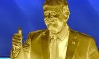مجسمه طلاکاری شده ترامپ در مقابل کنگره!