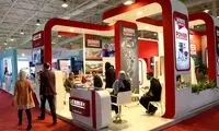 آب تنی یک مرد با کت و شلوار در نمایشگاه تهران!