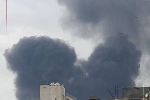 ساختمان وزارت دفاع یمن هدف قرار گرفت