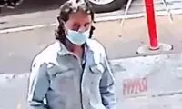 حمله وحشیانه عابر پیاده به یک مغازه‌دار با چاقو