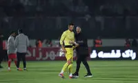 مربی پرسپولیس، پیراهن استقلال را یادگاری گرفت!