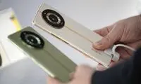 این موبایل برای «عاشقان ماه» است!