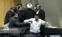 جنجال عکس نماینده تهران در صحن علنی مجلس