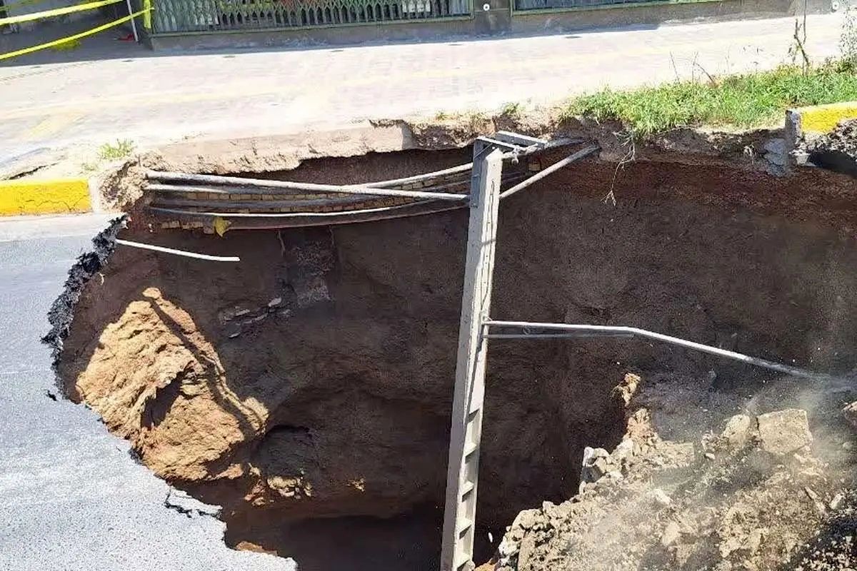 شکاف ۱۵ متری در قلب اصفهان؛ خیابان نشاط فروریخت