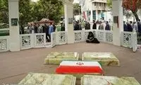 عکسی از احمدی‌نژاد با چهره جدید در یک مراسم