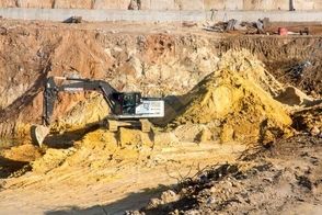 خاک کربلا بعد از 1400سال از عمق 10متری بیرون آمد