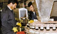 عیدی و پاداش کارگران ۳۰ سال پیش چقدر بود؟