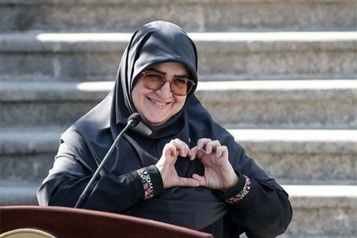 پشت‌پرده ژست قلب مهاجرانی در حیاط دولت