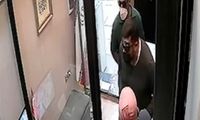 تصاویر سرقت مسلحانه از یک طلافروشی در تهران 