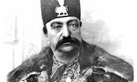 عکس سه‌چرخه‌سواری ناصرالدین شاه در میان درباریان