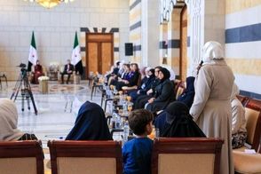 قاب متفاوت از جولانی و همسرش در یک مراسم
