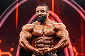 رقص هادی چوپان در تلویزیون حاشیه‌ساز شد