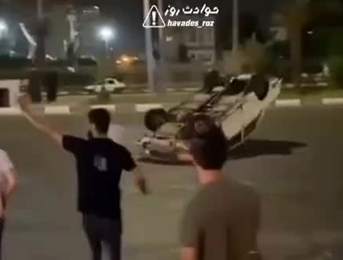 لحظه دستی کشیدن و چپ کردن یک خودروی پیکان