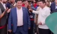 تلاش هوادار تیم ملی برای بوسیدن دست قلعه‌‌نویی!