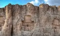 حرکت زشت یک گردشگر برای گرفتن عکس یادگاری