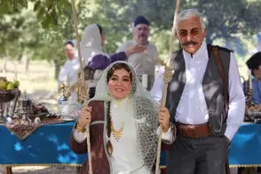 رقص رضا کیانیان در بامداد خمار تقلید از یک رقص قبل از انقلابی!