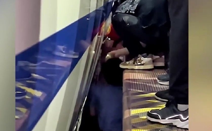 نجات یک کودک از زیر قطار