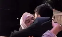 آغوش احساسی ستاره استقلال در جشن تولد مادرش