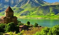 شنا در این دریاچه، موهای شما را طلایی می‌‍کند!