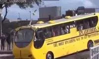 لحظه حیرت انگیز قایق شدن یک اتوبوس شهری!