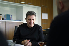 دست همکاری قلعه‌نویی با دستیار ایتالیایی