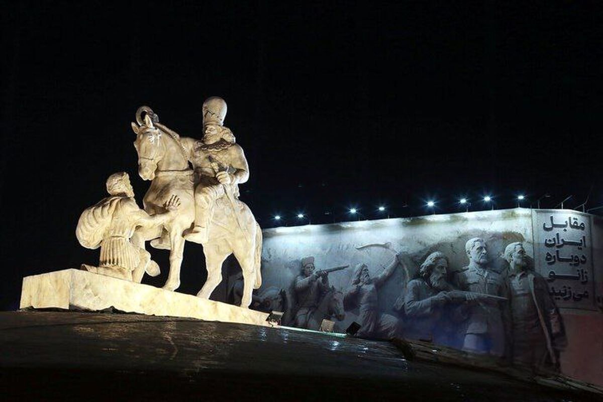 یک مجسمه جشن دیشب تهران را تحت تاثیر قرار داد