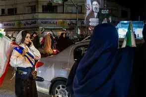 خسته نشدی انقدر مجردی اومدی تجمع؟