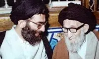 تصویر رهبر انقلاب در کنار مادرشان خدیجه میردامادی