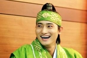 «یونگ‌پو» در 47 سالگی در کنار دختر 6 روزه‌اش