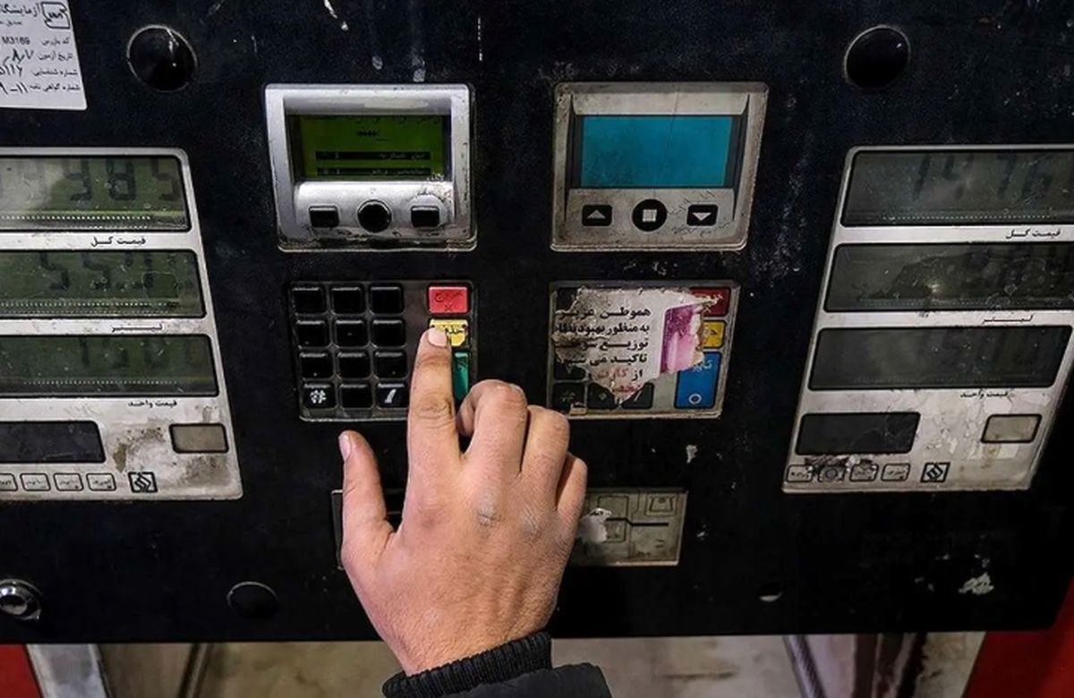 کارشناس صداسیما:‌ بنزین حداقل باید ۱۲ هزار تومان شود!