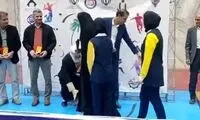 بوسه امام جمعه طبس بر چادر داور مسابقات والیبال