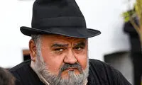 تصاویری از حضور خانواده اکبر عبدی در مراسم چهلم او