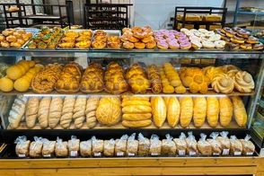 ویترین لاکچری یک نان‌فروشی در تهران خبرساز شد