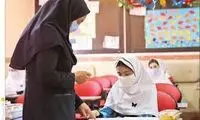 نقاشی جالب یک معلم روی برگه‌های امتحان