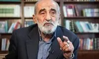 شریعتمداری: می‌خواهند رهبری را فاقد قدرت معرفی کنند