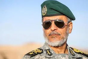 تصویر فرمانده قرارگاهِ جنگ ارتش درحال پخش نذری