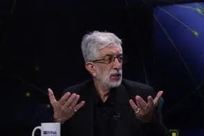 حدادعادل: به خاطر شرایط، وارد بحث حجاب نمی‌شویم