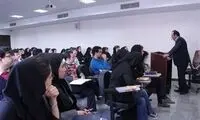 تصویر یک نوزاد روی زمین کلاس دانشگاه خبرساز شد