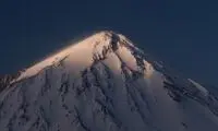 تصویری زیبا از طلوع خورشید بر قله دماوند 