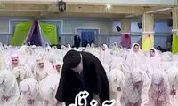 بگو مگوی جالب دو دختر وسط نماز جماعت رهبری