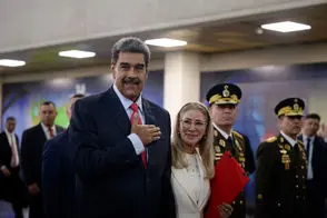 استایل رئیس‌جمهور ونزوئلا هنگام بازداشت مد شد!